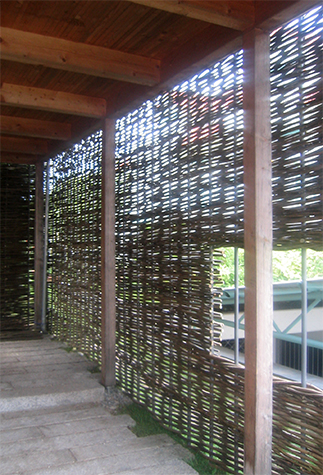 Carport - Geflochtene Außenwand, Carport